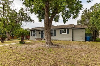 402 W Wildwood Dr in San Antonio, TX - Building Photo - Building Photo