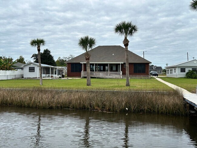 7134 Bay Crest Rd in Panama City, FL - Building Photo - Building Photo