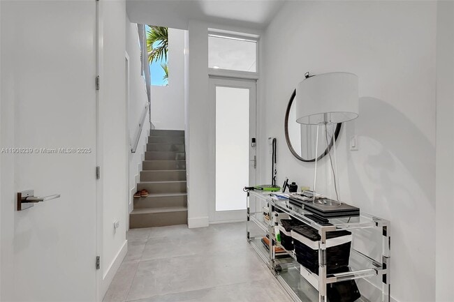 3053 Gifford Ln in Miami, FL - Building Photo - Building Photo