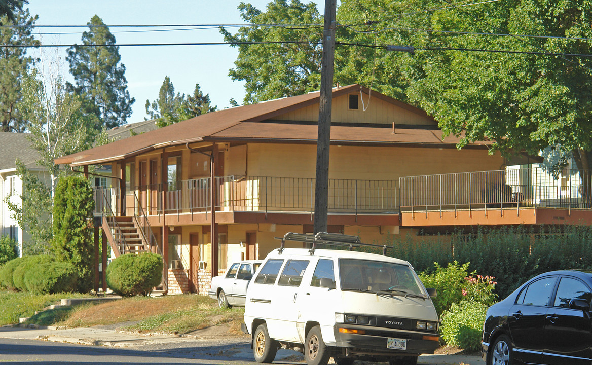 1725 W 10th Ave in Spokane, WA - Foto de edificio