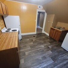 825 Madison St in Vermillion, SD - Building Photo - Building Photo