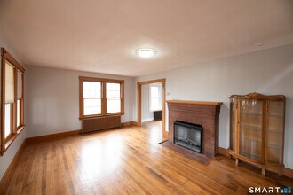 25 Vera St in East Haven, CT - Building Photo - Building Photo