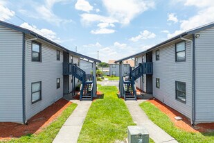 Palm River in Tampa, FL - Building Photo