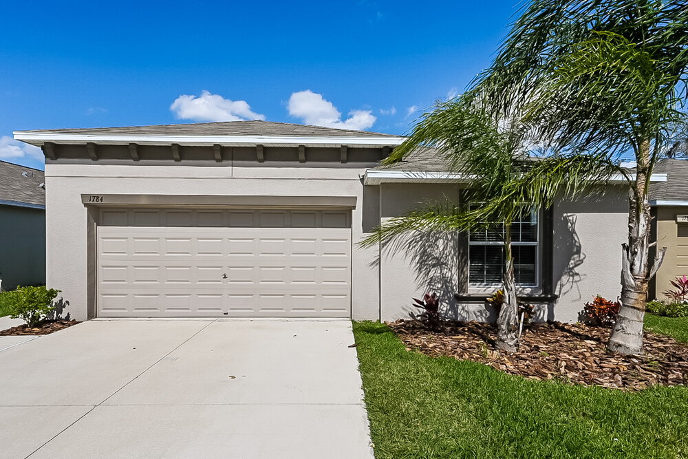 1784 Broad Winged Hawk Dr in Ruskin, FL - Foto de edificio