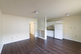 1207 N Martin Luther King Jr Blvd., Unit 1207 C-1 in Tallahassee, FL - Building Photo - Building Photo
