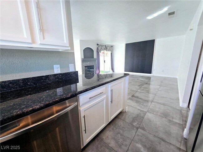 4316 W Lake Mead Blvd in Las Vegas, NV - Building Photo - Building Photo
