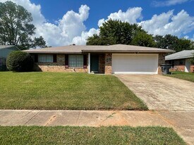 1821 Pluto Dr in Bossier City, LA - Building Photo