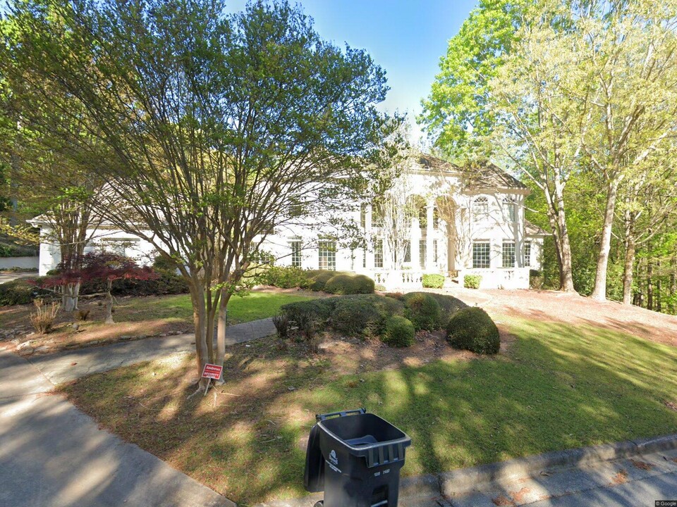 8430 Sentinae Chase Dr in Roswell, GA - Building Photo