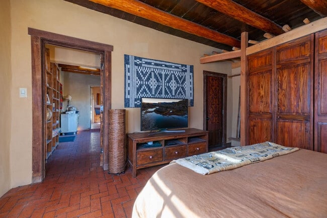 824A Canyon Rd in Santa Fe, NM - Building Photo - Building Photo