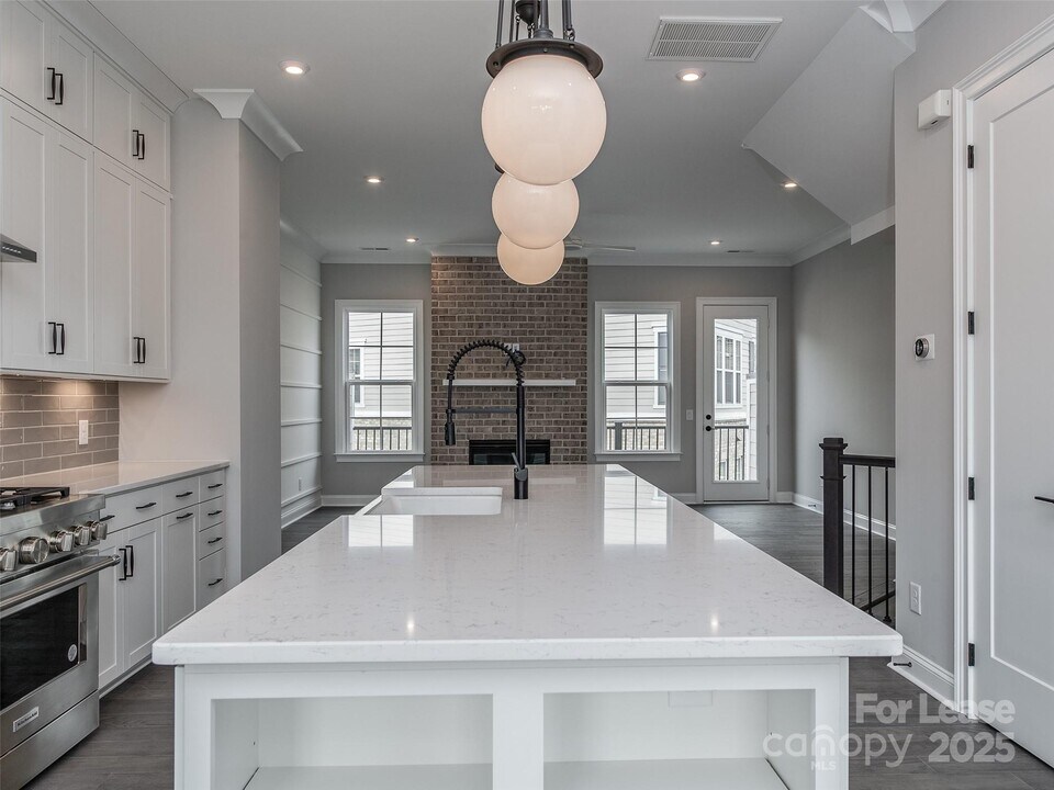 223 Emerson Ave in Charlotte, NC - Building Photo