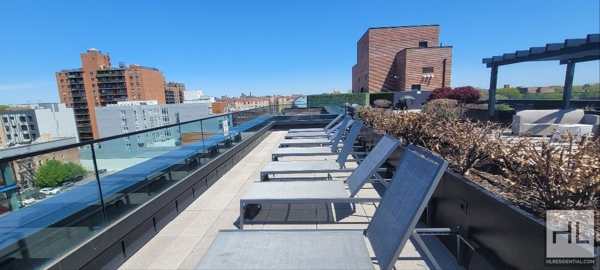 NORTHERN BOULEVARD in Queens, NY - Foto de edificio