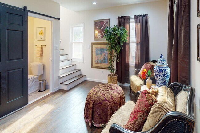 2002 Ridgemont Rd in Grosse Pointe Woods, MI - Building Photo - Building Photo