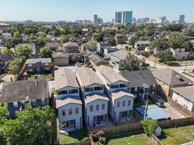 2807 Wichita St in Houston, TX - Foto de edificio - Building Photo