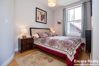 7 Harvard Square, Unit 3B in Brookline, MA - Foto de edificio - Building Photo