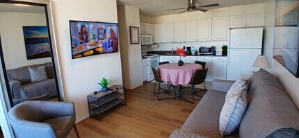 2240 Kuhio Ave. in Honolulu, HI - Building Photo - Building Photo