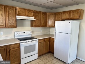 3631 Harbor Rd in Chesapeake Beach, MD - Foto de edificio - Building Photo
