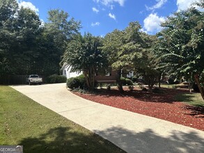 140 Yorkshire Rd in Bogart, GA - Foto de edificio - Building Photo