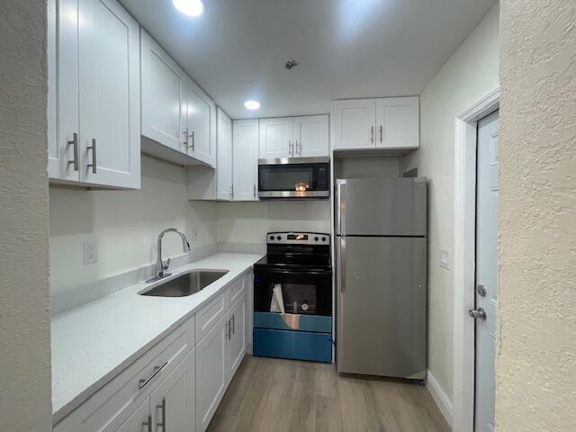 property at 304 N Tamarind Ave