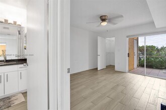 2351 NW 33rd St, Unit 506 in Oakland Park, FL - Building Photo - Building Photo