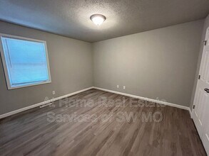 900 S Crutcher Ave in Springfield, MO - Building Photo - Building Photo