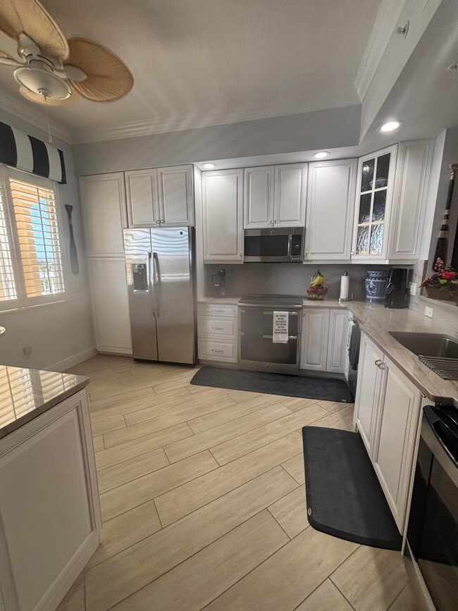 property at 4 Harbour Isle Dr E