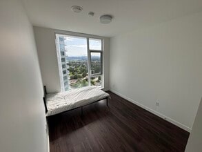 518 Clarke Rd in Coquitlam, BC - Building Photo - Building Photo