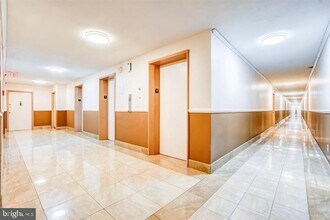 1836 Metzerott Rd in Adelphi, MD - Foto de edificio - Building Photo