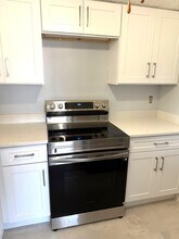 1560 SE Royal Green Cir in Port St. Lucie, FL - Building Photo - Building Photo