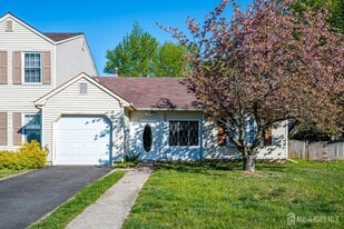 6 Woodbury Rd in Edison, NJ - Building Photo