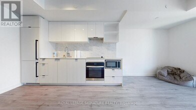 252 Church St in Toronto, ON - Building Photo - Building Photo