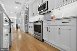 1329 Irving St NW in Washington, DC - Foto de edificio - Building Photo