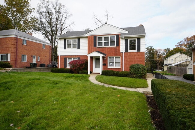 property at 580 Ivy Ct