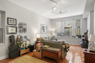 2153 W Potomac Ave in Chicago, IL - Building Photo - Building Photo