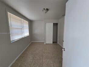 1219 Chateau Park Dr in Fort Lauderdale, FL - Building Photo - Building Photo