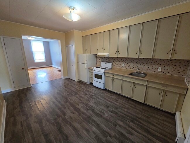 property at 23 Paddock St