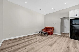 9998 1/2 Louise Ave in Los Angeles, CA - Building Photo - Building Photo