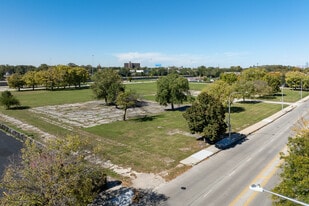 Legends South A3 in Chicago, IL - Building Photo