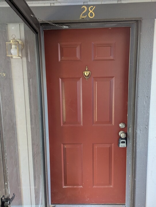 28 Windbrooke Cir in Gaithersburg, MD - Building Photo