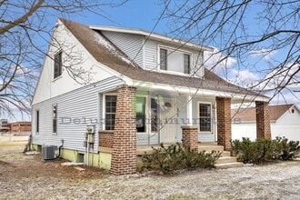 1426 Burton St SW in Wyoming, MI - Building Photo - Building Photo