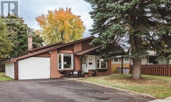 1356 Poprad Ave in Pickering, ON - Building Photo