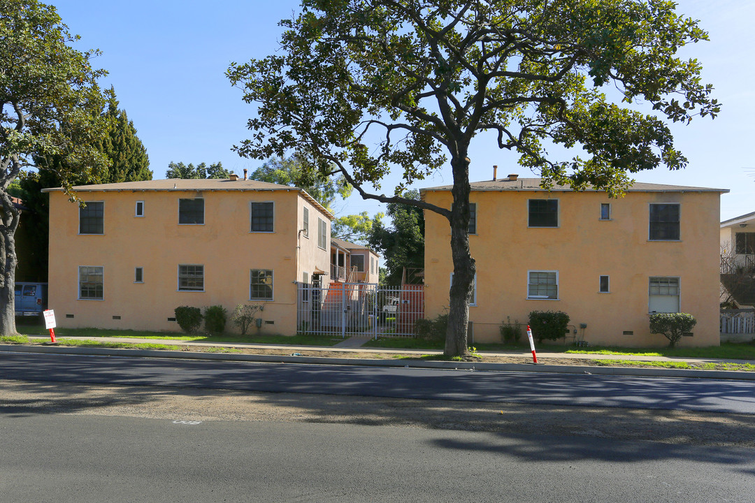 2076 Magnolia Ave in Long Beach, CA - Building Photo