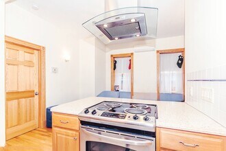 102 Myrtle St, Unit 9 in Boston, MA - Foto de edificio - Building Photo