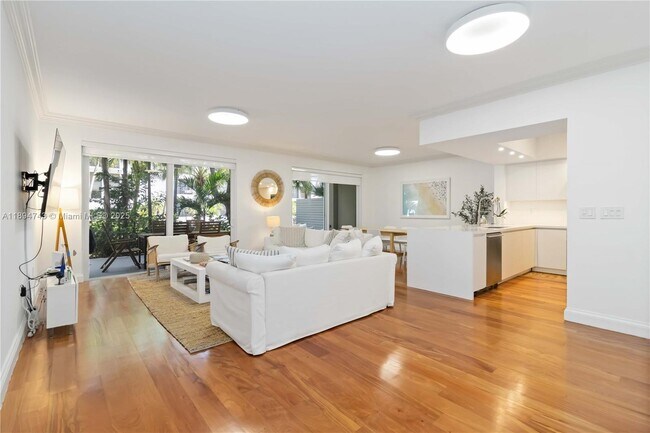 3023 NE Quayside Ln in Miami, FL - Building Photo - Building Photo