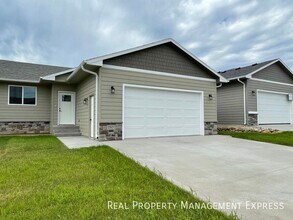 BRAND NEW 4 BED 3 BATH TWIN HOME in Sioux Falls, SD - Building Photo - Building Photo