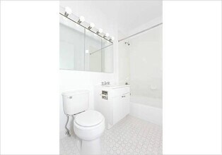 200 Chambers St in New York, NY - Building Photo - Building Photo