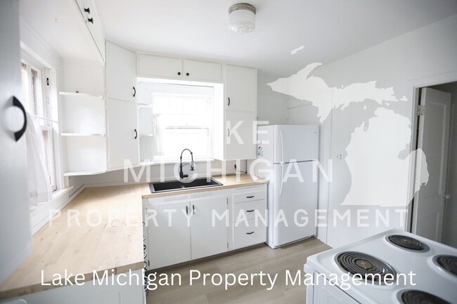 112 8th St in Grand Haven, MI - Building Photo - Building Photo