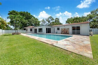 6250 SW 62nd Pl in South Miami, FL - Building Photo - Building Photo