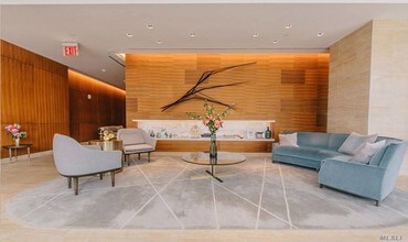 13835 39th Ave-Unit -4C in Queens, NY - Foto de edificio - Building Photo