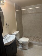 397 Centre St E in Richmond Hill, ON - Building Photo - Building Photo