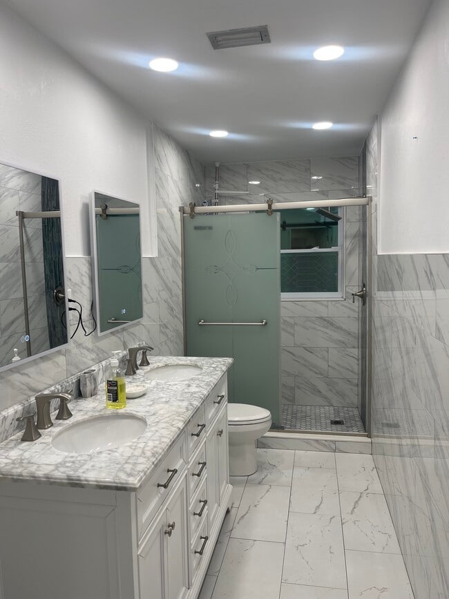 4637 35th Ave N in St. Petersburg, FL - Building Photo - Building Photo